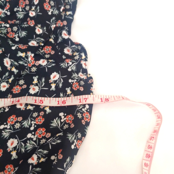 MaxStudio Flutter Sleeve Black Floral Print Top Blouse Size Small - Picture 6 of 7
